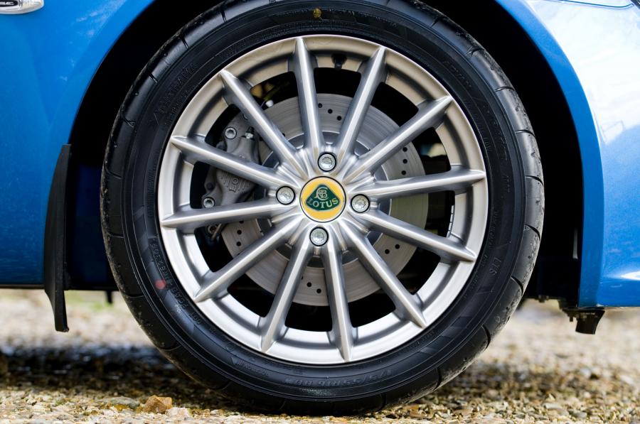  Lotus Elise 2010 года  (фото 18 из 57)